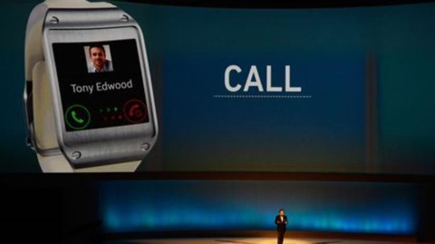 Samsung batte sul tempo Apple: suo il primo smartwatch