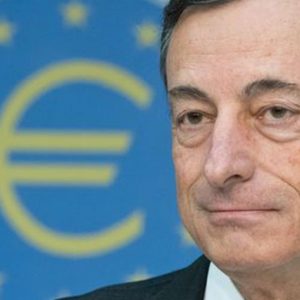 Bce, Draghi: “Il Pil dell’Eurozona risale, ma i tassi rimarranno bassi ancora a lungo”