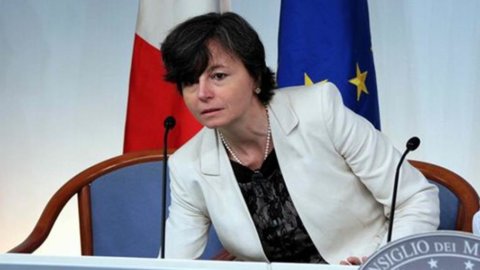 Scuola, ecco il decreto da 400 milioni: nuove assunzioni, borse di studio e libri meno cari