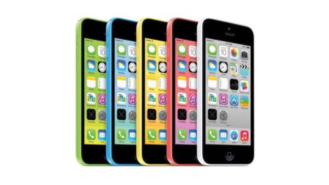 Apple presenta l’iPhone 5S e il “low cost” 5C: ecco caratteristiche e prezzi