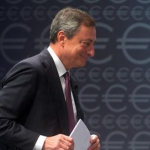 البنك المركزي الأوروبي ، دراجي: "الاقتصاد يتحسن ، لكن الانتعاش لا يزال هشًا"