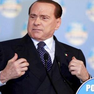 Berlusconi sahada kaldı, Letta da