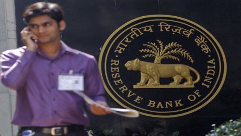 Bank sentral India menaikkan suku bunga untuk melawan inflasi