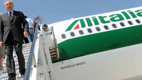 Alitalia: jam-jam yang menentukan, pemerintahan yang terbagi