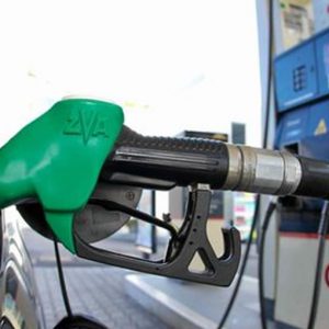 Benzina, ecco perchè in autostrada costa di più