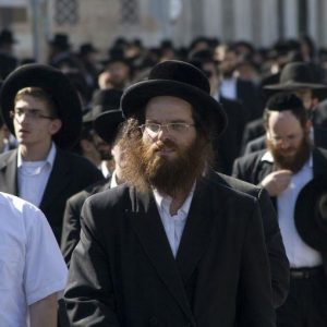 Israele, arriva lo smartphone kasher: niente internet e solo app consentite dai rabbini