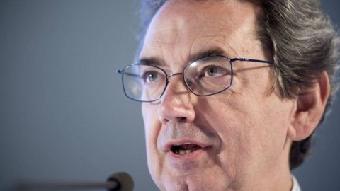 Borsa: dimissioni Bernabè e rischio downgrade, precipita Telecom Italia