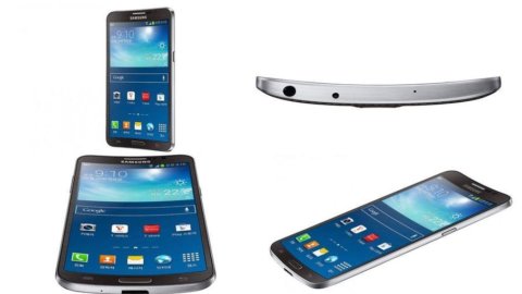 Samsung launches the curved screen smartphone