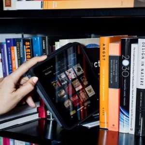 Libri, la (lieve) ascesa dell’ebook e l’inesorabile caduta del cartaceo