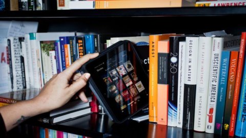 Libri, la (lieve) ascesa dell’ebook e l’inesorabile caduta del cartaceo