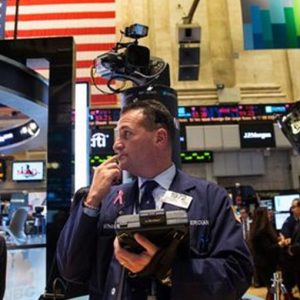 Usa: record storico a Wall Street, il Dow Jones per la prima volta a quota 15.900 punti