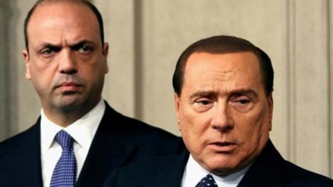 Pdl sull’orlo della scissione: Berlusconi avanti con Forza Italia, Alfano si rifiuta