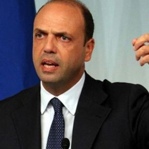 Alfano sfida Berlusconi: “Primarie Pdl per il candidato premier”