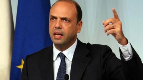 Alfano menantang Berlusconi: "PDL pendahuluan untuk calon perdana menteri"