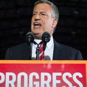 New York, De Blasio rieletto sindaco