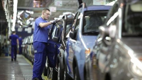 Istat: produção industrial -3% ano a ano em setembro