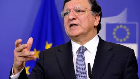 Ue a Italia: niente deviazioni sul deficit per investimenti, la riduzione del debito è insufficiente