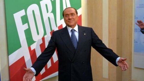 Forza Italia、ベルルスコーニ: 「体に合わない人は立ち去れ」