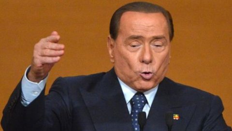 Berlusconi e Grillo uniti nella lotta: contro l’euro