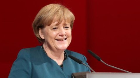 Migranten, Merkel einigt sich mit CSU: Regierung ist sicher