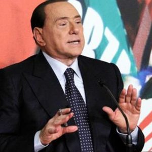 Decadencia Berlusconi: esta noche la votación del Senado, el Caballero mueve la plaza