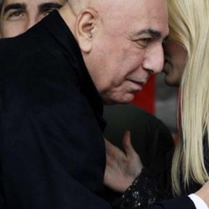 SERIE A ŞAMPİYONASI - Berlusconi, Galliani ile Barbara arasında ateşkes ilan etti ama bugün Catania var