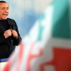 Mistgabeln, zweiter Tag der Zusammenstöße. Morgen Treffen mit Berlusconi