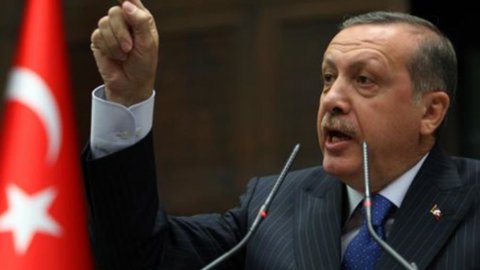 Crisi Turchia: lite con Erdogan, premier lascia