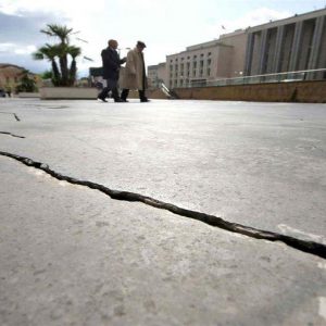 Gempa bumi, kebijakan anti-seismik Genialloyd tiba