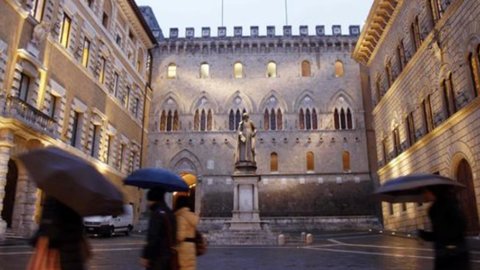 Piazza Affari frena, Mps vola