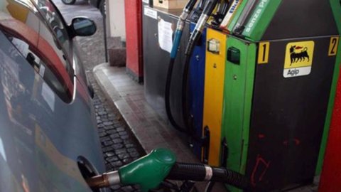 Carburanti: probabile weekend di ribassi