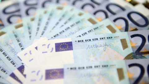 Istat: deficit-Pil risale al 3% nel terzo trimestre 2013, pressione fiscale in lieve calo