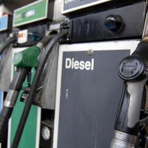 Benzina: nuovo aumento previsto per sabato