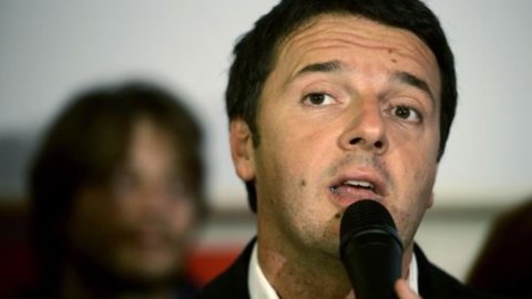 Kontroversi berkecamuk di Partai Demokrat tetapi Renzi terus maju dan hari ini bertemu Berlusconi tentang reformasi pemilu