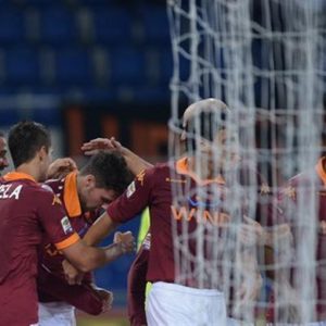 La Roma non molla e travolge il Livorno 3-0