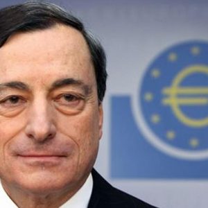 Draghi: “Le banche europee deboli dovranno uscire dal mercato”