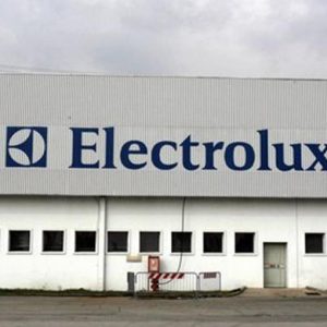 Electrolux: Kesediaan Midea China untuk membeli dikonfirmasi, tetapi Meloni menjalankan Golden Power (juga untuk Whirlpool)