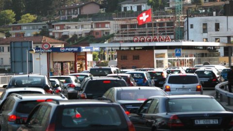 La Suisse approuve le référendum anti-immigrés, les frontaliers tremblent