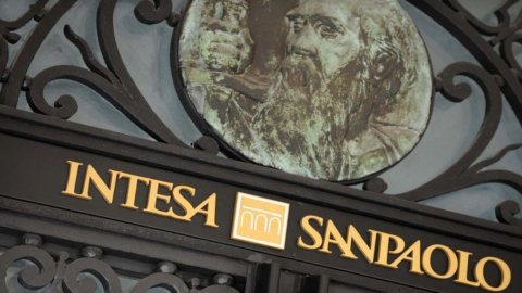 Borsa, Intesa vola dopo conti e dividendo oltre attese