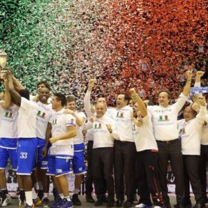 Baloncesto, Coppa Italia: Sassari vence a Siena y gana el primer trofeo de su historia