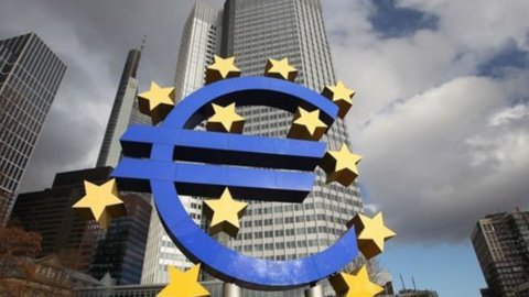 Draghi calienta la Bolsa: hazañas de Stm y Azimut