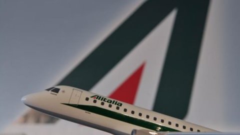 Alitalia: salvataggio meno caro e ricavi a 3 miliardi