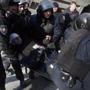 乌克兰，基辅大屠杀：抗议者称 100 多人死亡，500 多人受伤