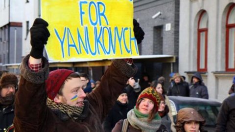 Украина: после бойни Янукович объявляет о договоренности