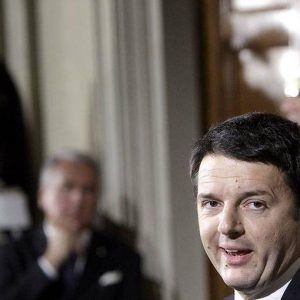 Borsa, Renzi non scalda nè turba Piazza Affari mentre Wall Street fa il record