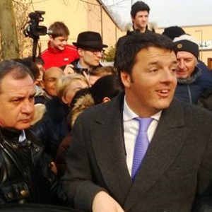 政府、Renzi の信頼後初めて