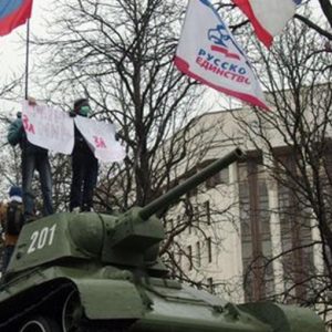 Crimea, pro-Rusia menduduki parlemen dan bandara di Simferopol. Persinggahan Belbek juga diambil