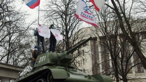 Crimea, pro-Russian forces occupy parliament and airport in Simferopol. Belbek stopover also taken