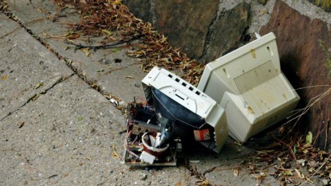 Le Sénat approuve le décret d'élimination des déchets électriques, mais pose des conditions