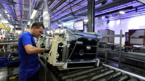 Electrolux, la riduzione dei costi paga: crescono vendite e utili